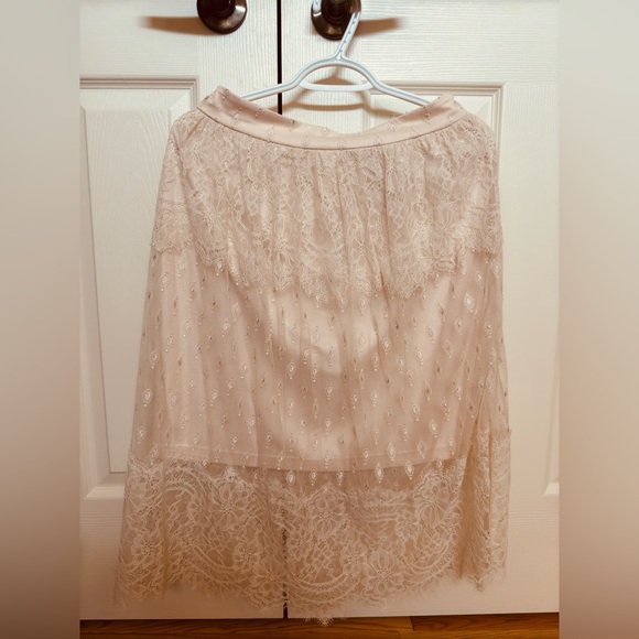 Beautiful H&M lace skirt size 8 - Picture 2 of 2